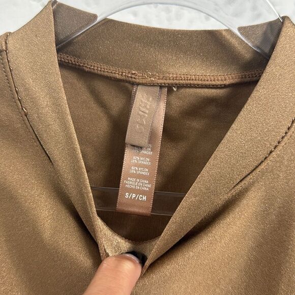 Skims Seamless T Shirt - Never Worn - Bronzy Size Small - Short Sleeve Shirt - Picture 2 of 3